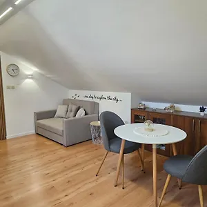 Lovely Attic Apartman-melani Apartment