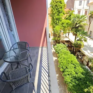  Apartment Corner